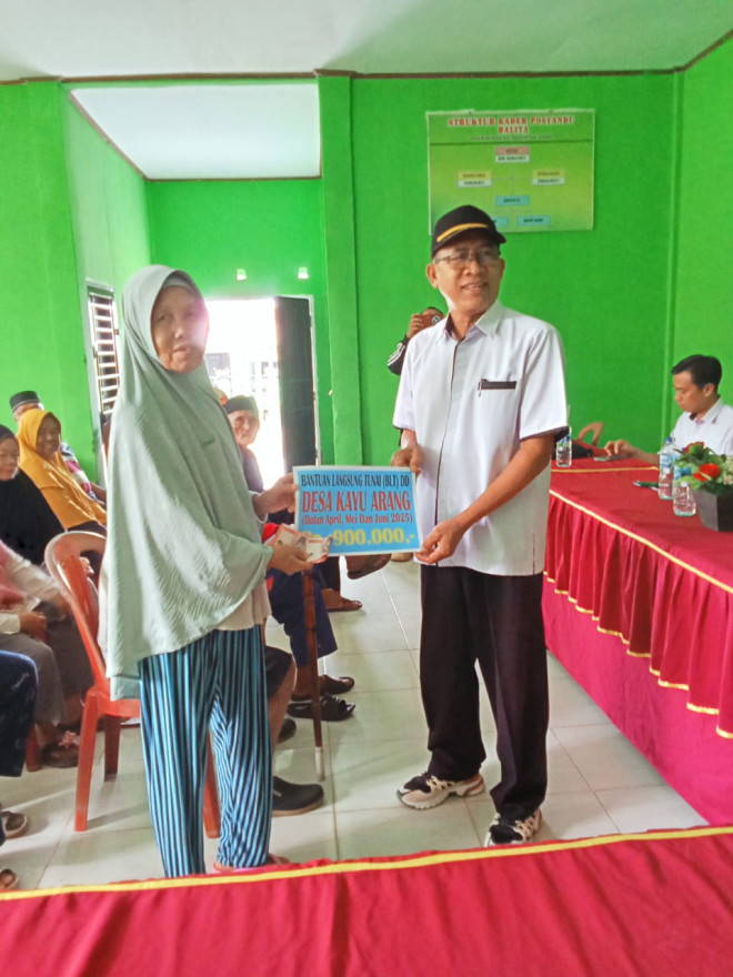 Penyaluran BLT-DD Bulan April,Mei,Juni Tahun 2025 Desa Kayu Arang 