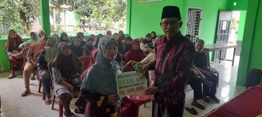    Penyaluran BLT Dana Desa Tahun 2025 di Desa Kayu Arang untuk Bulan Agustus dan September.     