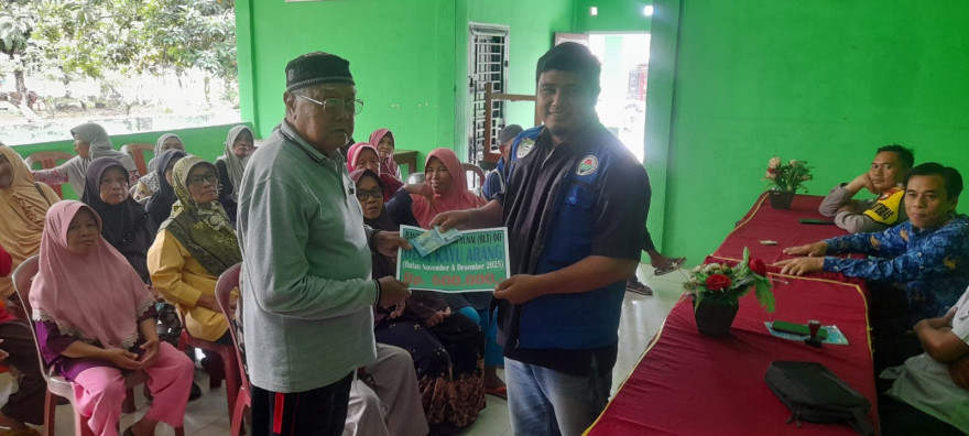 Akhir Tahun 2025 Pemerintah Desa Kayu Arang salurkan Bantuan Langsung Tunai (BLT) Dana Desa